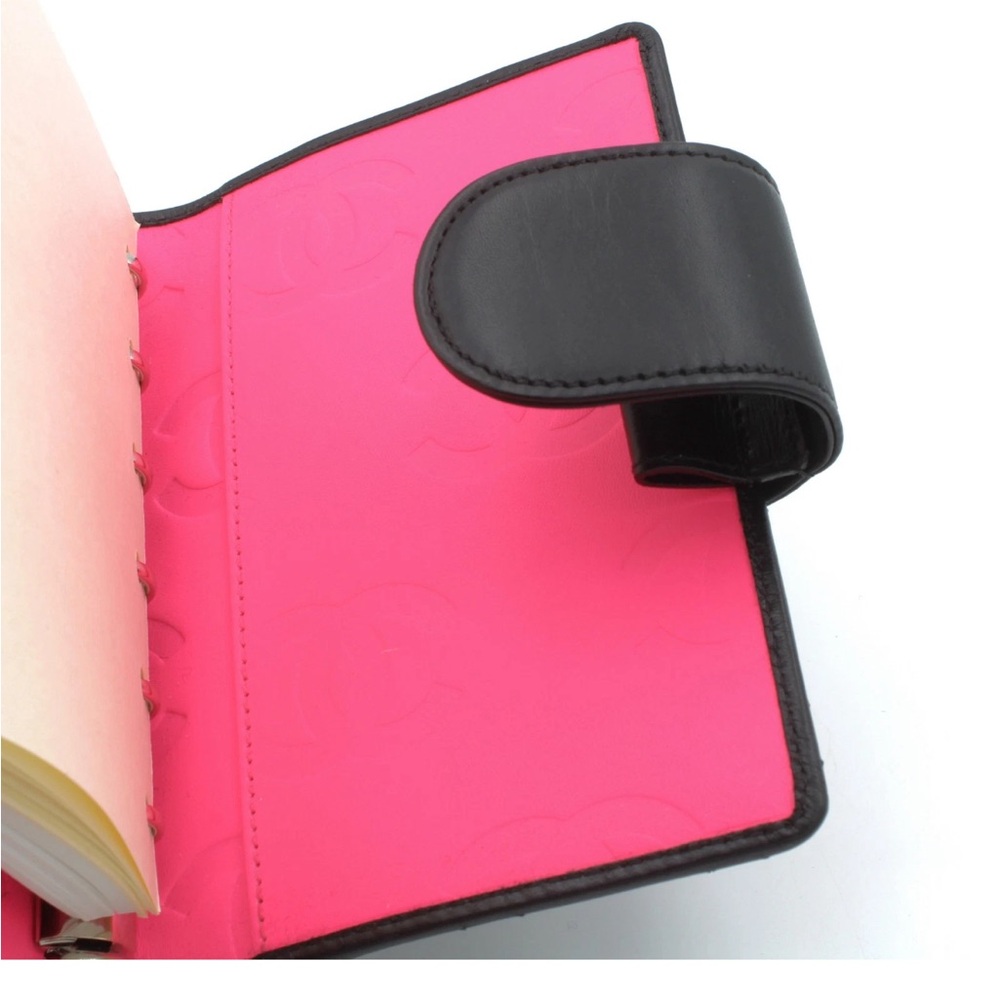 CHANEL Quilted Black and White Leather
Agenda Booklet - Picture 6 of 9